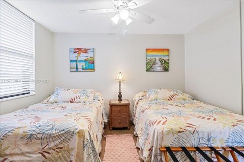 Condo in Marco Island, Florida, 2 bedrooms  № 1150972 - photo 21