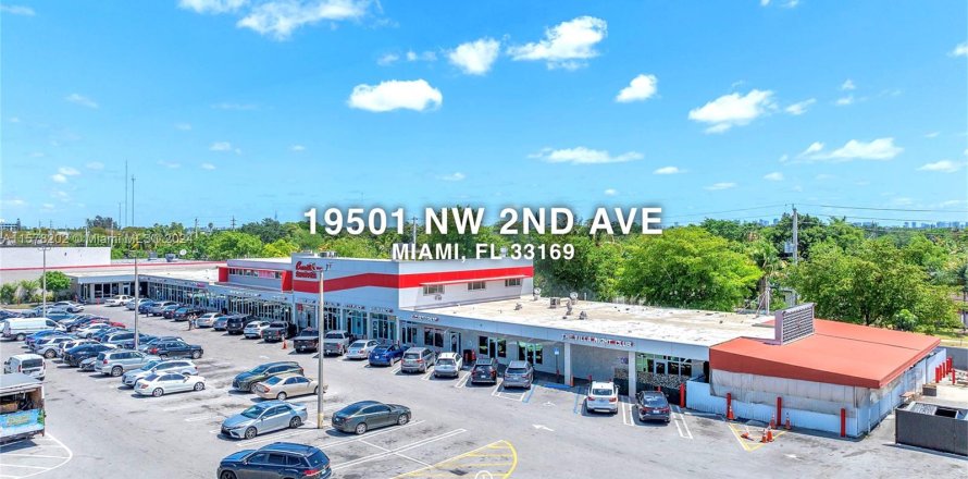 Commercial property in Miami Gardens, Florida № 1150999