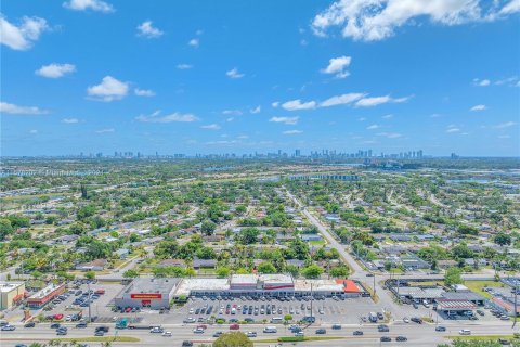 Propiedad comercial en venta en Miami Gardens, Florida № 1150999 - foto 11