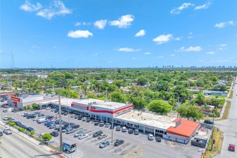 Propiedad comercial en venta en Miami Gardens, Florida № 1150999 - foto 6