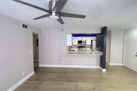 Copropriété à vendre à Tampa, Floride: 2 chambres, 73.11 m2 № 1377935 - photo 11