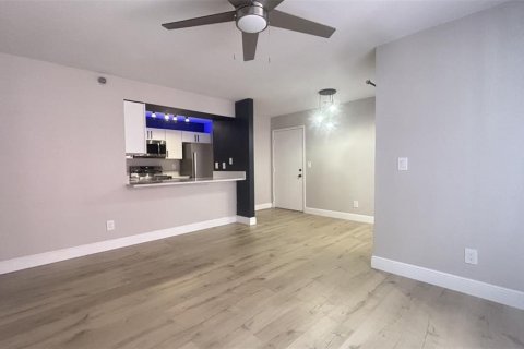 Copropriété à vendre à Tampa, Floride: 2 chambres, 73.11 m2 № 1377935 - photo 12