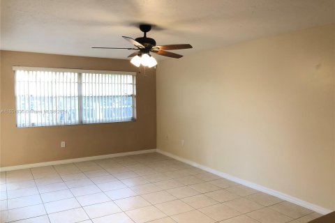 Copropriété à vendre à Miami, Floride: 3 chambres, 116.87 m2 № 1345215 - photo 8