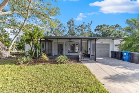 Casa en venta en Saint Petersburg, Florida, 2 dormitorios, 105.82 m2 № 1393940 - foto 1