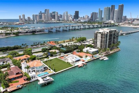 Купить земельный участок в Майами, Флорида № 27448 - фото 1