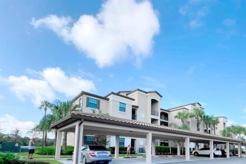 Condominio en alquiler en Bradenton, Florida, 2 dormitorios, 106.09 m2 № 220883 - foto 1