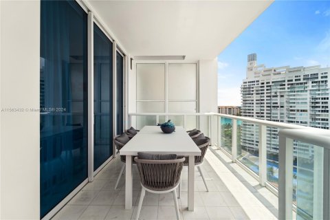 Condo in Miami Beach, Florida, 2 bedrooms  № 1099724 - photo 12