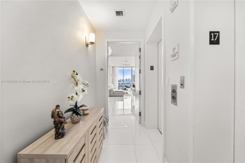 Condo in Miami Beach, Florida, 2 bedrooms  № 1099724 - photo 5