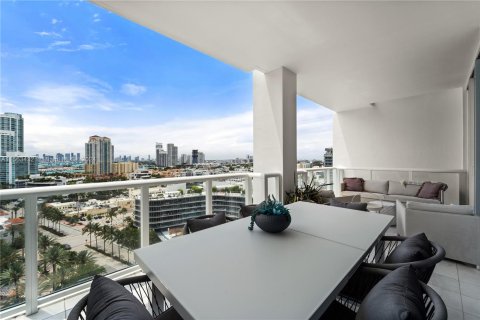 Condo in Miami Beach, Florida, 2 bedrooms  № 1099724 - photo 13