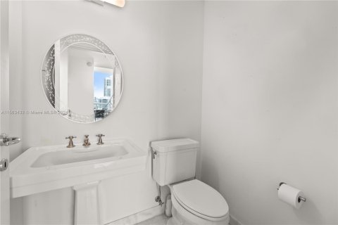 Condo in Miami Beach, Florida, 2 bedrooms  № 1099724 - photo 20