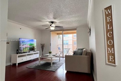 Apartamento en alquiler en Miami, Florida, 1 dormitorio, 67.82 m2 № 1099723 - foto 5