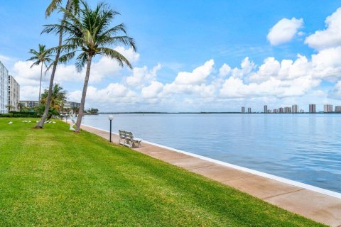 Condominio en venta en Lake Park, Florida, 2 dormitorios, 122.26 m2 № 996101 - foto 4