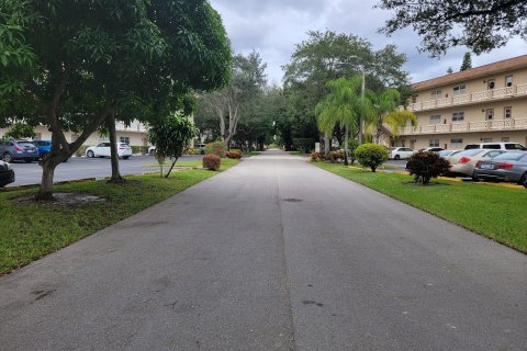 Condominio en venta en Lauderdale Lakes, Florida, 1 dormitorio, 63.55 m2 № 922252 - foto 12