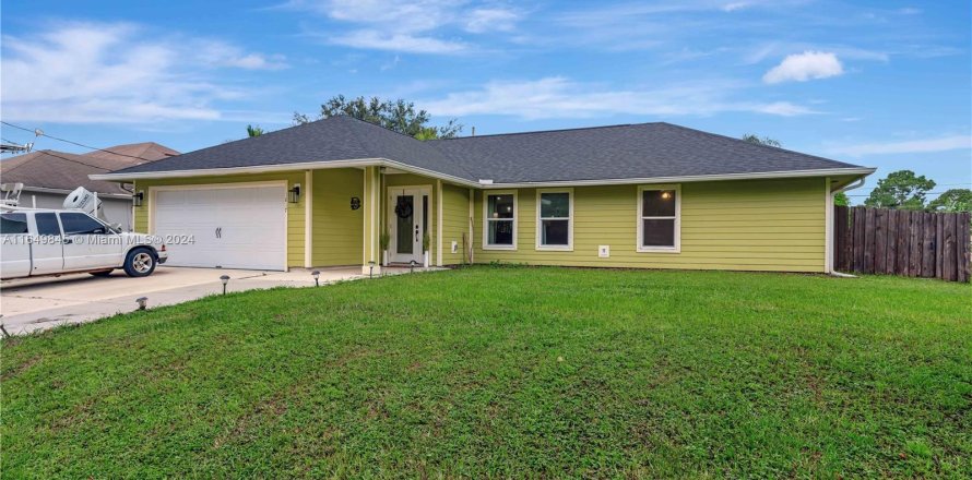 House in Port St. Lucie, Florida 3 bedrooms, 136.94 sq.m. № 1332128