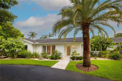 Villa ou maison à vendre à Coral Gables, Floride: 4 chambres, 232.72 m2 № 1294827 - photo 1