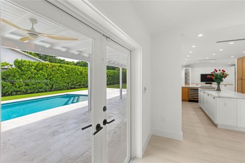 House in Coral Gables, Florida 4 bedrooms, 232.72 sq.m. № 1294827 - photo 15