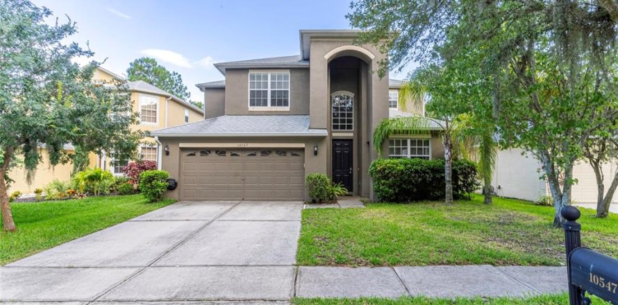 House in Tampa, Florida 5 bedrooms, 300.72 sq.m. № 1260765