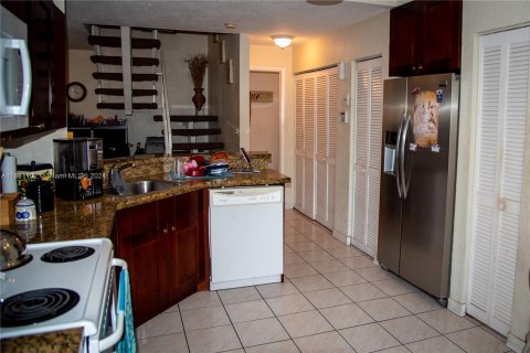 Townhouse in Miami, Florida 3 bedrooms, 128.95 sq.m. № 1291693 - photo 8