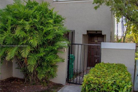 Townhouse in Miami, Florida 3 bedrooms, 128.95 sq.m. № 1291693 - photo 2