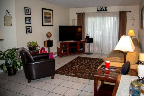 Townhouse in Miami, Florida 3 bedrooms, 128.95 sq.m. № 1291693 - photo 5