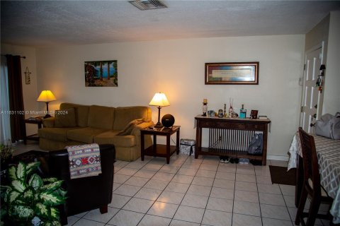 Townhouse in Miami, Florida 3 bedrooms, 128.95 sq.m. № 1291693 - photo 6