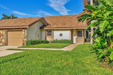 Villa ou maison à vendre à Plantation, Floride: 3 chambres, 133.22 m2 № 1348311 - photo 1