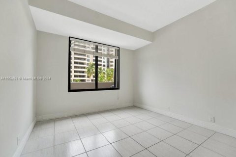 Condo in Key Biscayne, Florida, 2 bedrooms  № 1348254 - photo 14