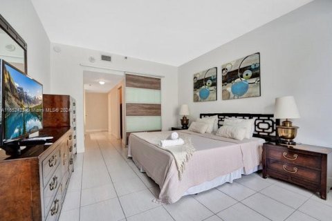 Condo in Key Biscayne, Florida, 2 bedrooms  № 1348254 - photo 9