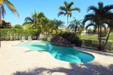 House in Coral Springs, Florida 5 bedrooms, 303.98 sq.m. № 1348253 - photo 3