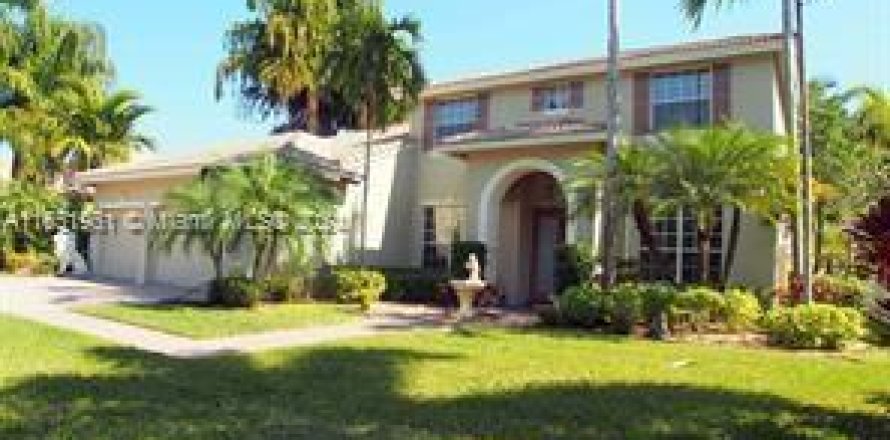 House in Coral Springs, Florida 5 bedrooms, 303.98 sq.m. № 1348253