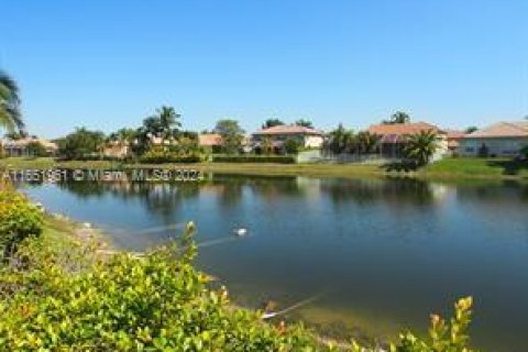 Casa en venta en Coral Springs, Florida, 5 dormitorios, 303.98 m2 № 1348253 - foto 2