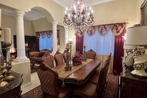 Villa ou maison à vendre à Cutler Bay, Floride: 4 chambres, 252.97 m2 № 1347766 - photo 4