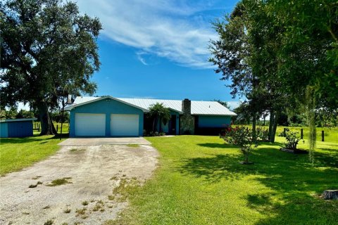 House in Okeechobee, Florida 3 bedrooms, 184.88 sq.m. № 1317462 - photo 2