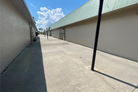 Propiedad comercial en venta en Port Charlotte, Florida, 61.32 m2 № 657160 - foto 15