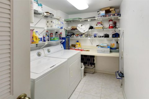 Condo in Fort Lauderdale, Florida, 2 bedrooms  № 1208696 - photo 23