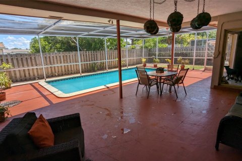 House in Miami, Florida 3 bedrooms, 157.38 sq.m. № 1208695 - photo 8