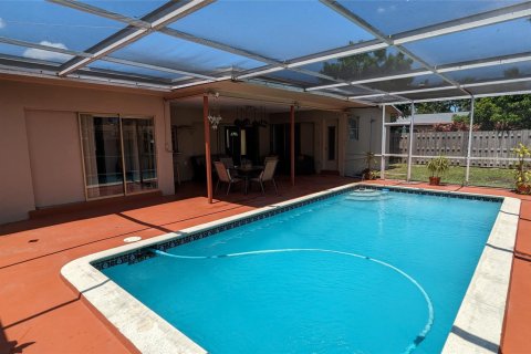 House in Miami, Florida 3 bedrooms, 157.38 sq.m. № 1208695 - photo 5