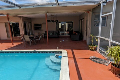 House in Miami, Florida 3 bedrooms, 157.38 sq.m. № 1208695 - photo 4