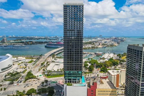 Condo in Miami, Florida, 1 bedroom  № 1348910 - photo 3