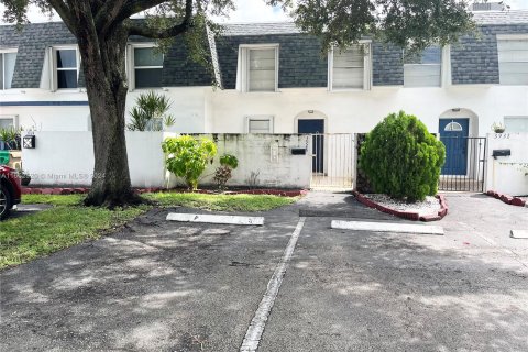 Touwnhouse à vendre à Davie, Floride: 3 chambres, 133.78 m2 № 1348813 - photo 2