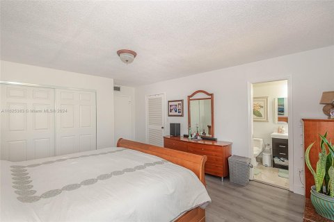 Touwnhouse à vendre à North Miami, Floride: 2 chambres, 165.37 m2 № 1271866 - photo 23