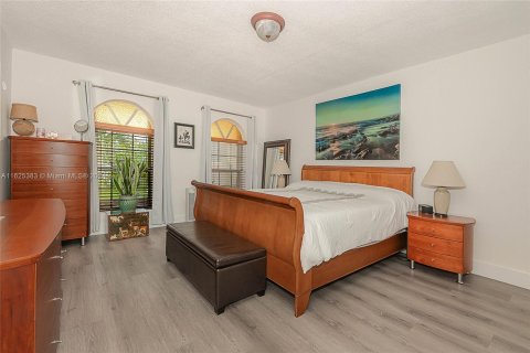 Adosado en venta en North Miami, Florida, 2 dormitorios, 165.37 m2 № 1271866 - foto 22