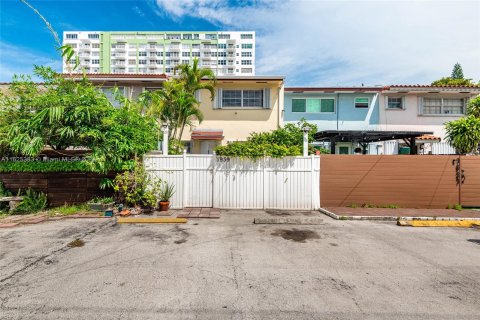 Adosado en venta en North Miami, Florida, 2 dormitorios, 165.37 m2 № 1271866 - foto 7