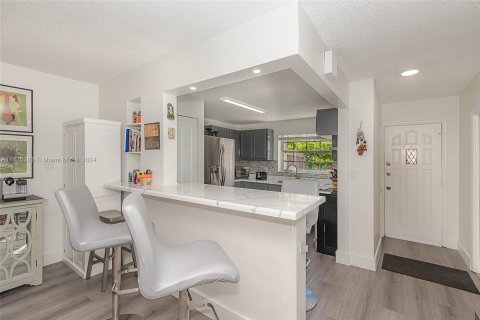 Adosado en venta en North Miami, Florida, 2 dormitorios, 165.37 m2 № 1271866 - foto 15