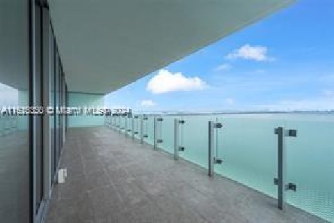 Condo in Miami, Florida, 2 bedrooms  № 1271733 - photo 2