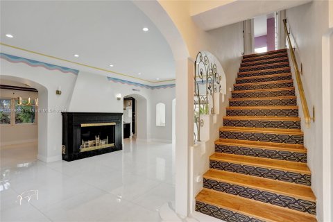 Casa en venta en Miami Beach, Florida, 6 dormitorios, 267.19 m2 № 1271815 - foto 2