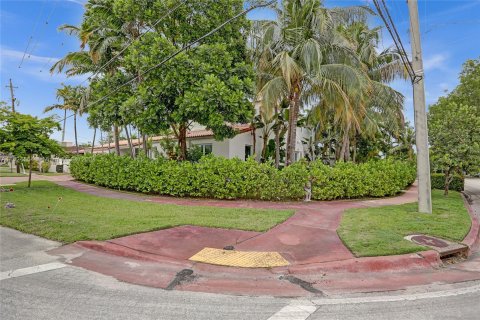 House in Miami Beach, Florida 6 bedrooms, 267.19 sq.m. № 1271815 - photo 21