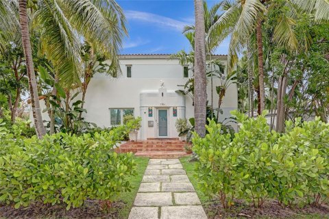 House in Miami Beach, Florida 6 bedrooms, 267.19 sq.m. № 1271815 - photo 18