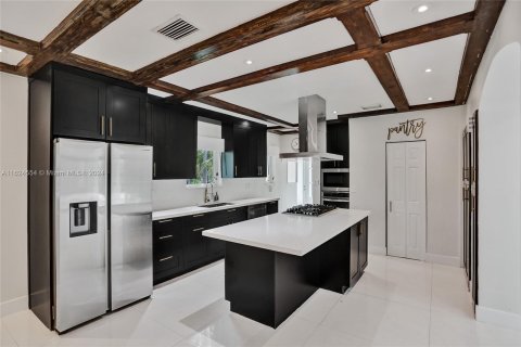 House in Miami Beach, Florida 6 bedrooms, 267.19 sq.m. № 1271815 - photo 5