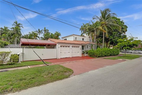 Villa ou maison à vendre à Miami Beach, Floride: 6 chambres, 267.19 m2 № 1271815 - photo 20